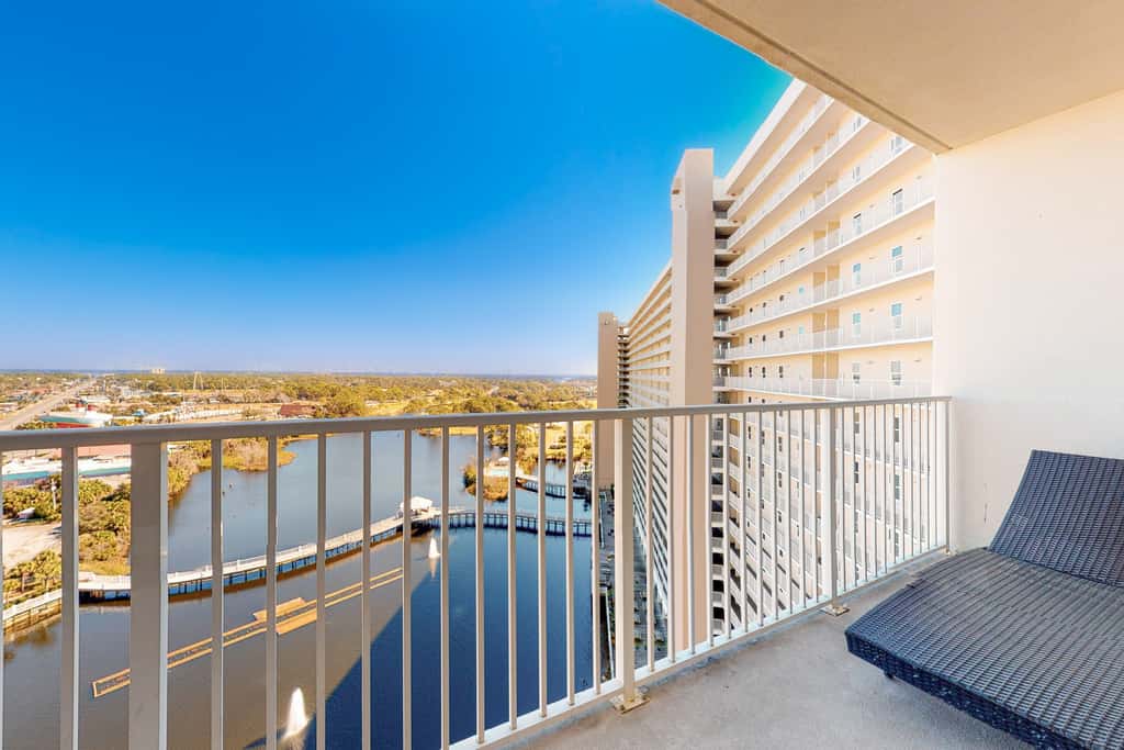 Water View Condo with Balcony, Central AC, WiFi, Pool,Hot Tub,Gym - Snowbirds OK