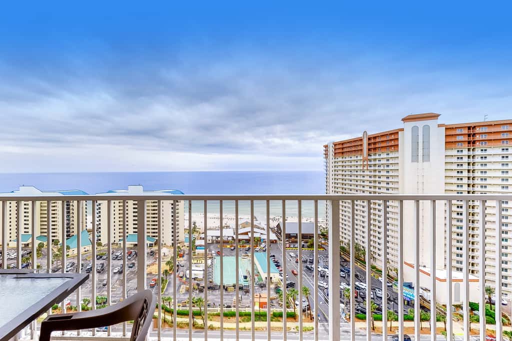 Wonderful Beach Escape with Shared Pools,Hot Tubs, Private Balcony, & Free WiFi