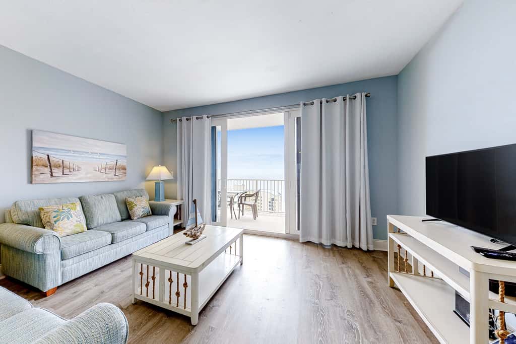 Wonderful Beach Escape with Shared Pools,Hot Tubs, Private Balcony, & Free WiFi