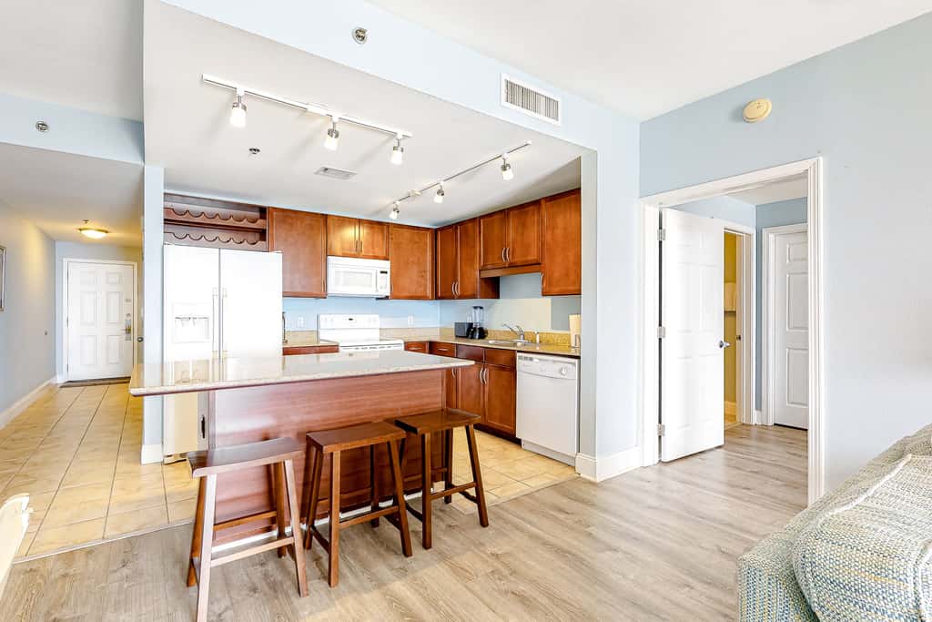 Wonderful Beach Escape with Shared Pools,Hot Tubs, Private Balcony, & Free WiFi