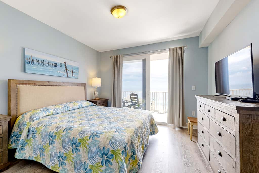 Wonderful Beach Escape with Shared Pools,Hot Tubs, Private Balcony, & Free WiFi