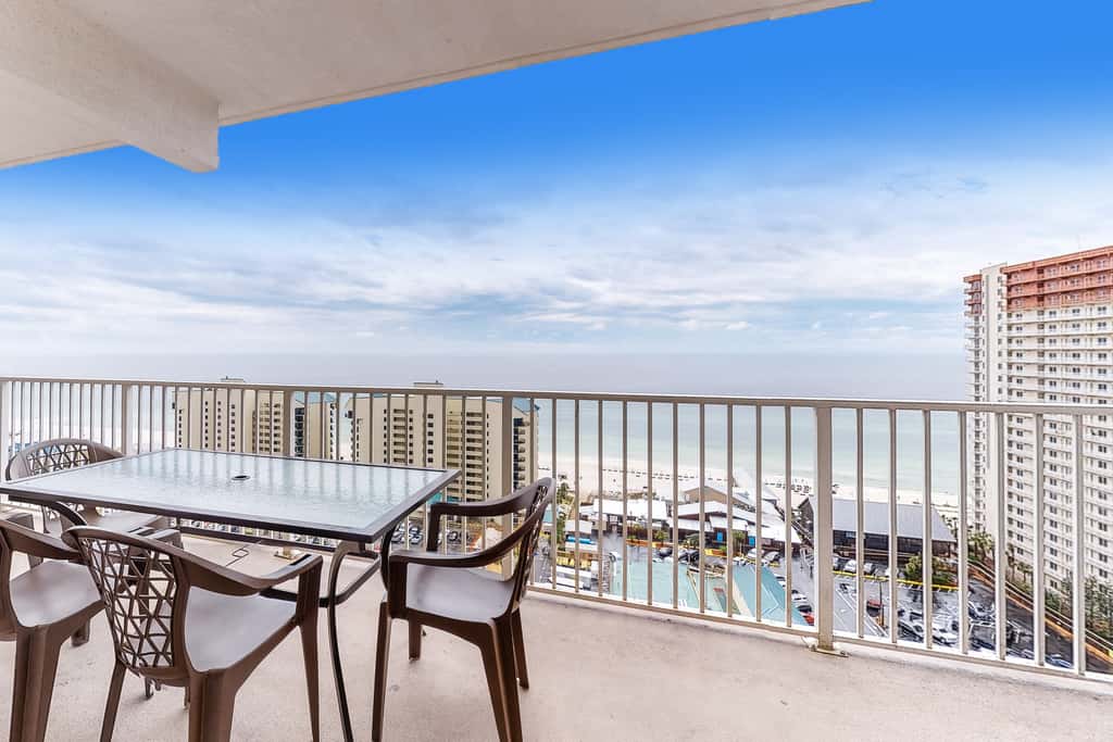 Wonderful Beach Escape with Shared Pools,Hot Tubs, Private Balcony, & Free WiFi