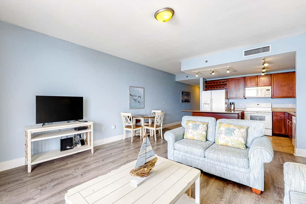 Wonderful Beach Escape with Shared Pools,Hot Tubs, Private Balcony, & Free WiFi