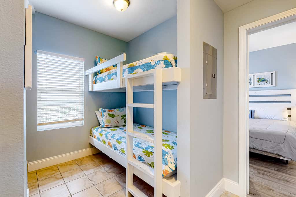 Wonderful Beach Escape with Shared Pools,Hot Tubs, Private Balcony, & Free WiFi
