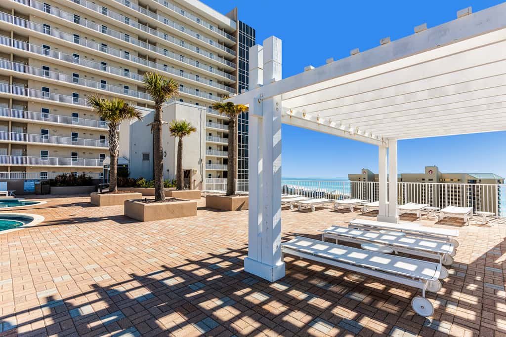 Wonderful Beach Escape with Shared Pools,Hot Tubs, Private Balcony, & Free WiFi