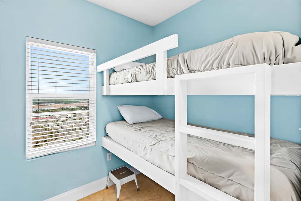 Fantastic beach and lake view condo with shared pools and hot tub