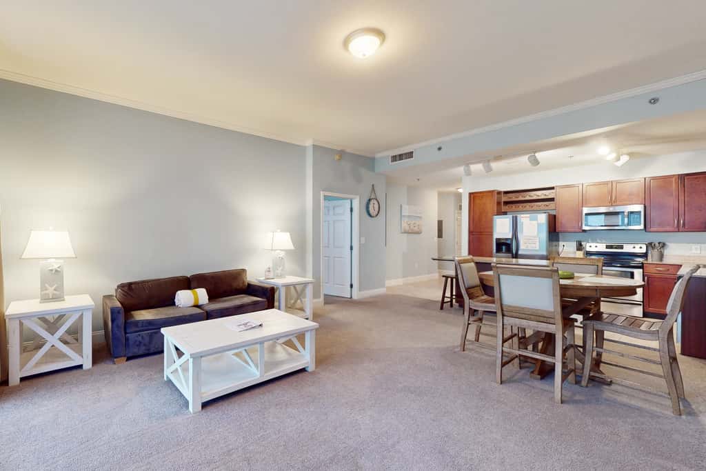 Laketown Wharf, Lake-View Balcony, 5 Pools, Hot Tub & Gym, Steps to Beach
