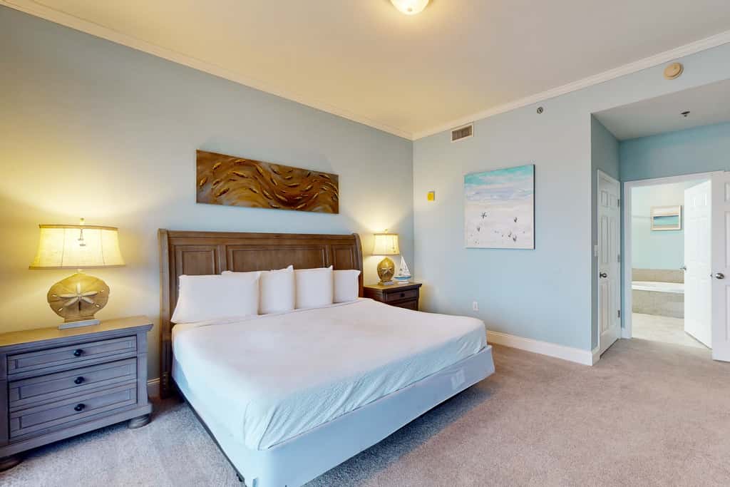 Laketown Wharf, Lake-View Balcony, 5 Pools, Hot Tub & Gym, Steps to Beach