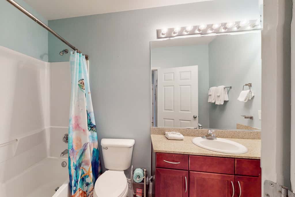 Laketown Wharf, Lake-View Balcony, 5 Pools, Hot Tub & Gym, Steps to Beach