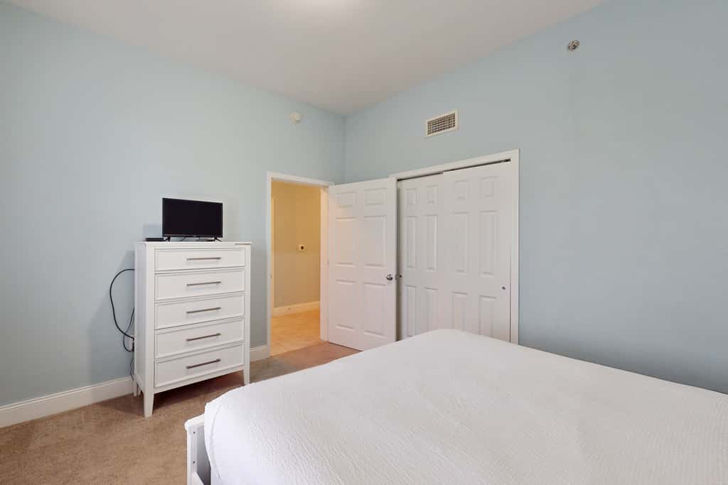 Laketown Wharf, Lake-View Balcony, 5 Pools, Hot Tub & Gym, Steps to Beach