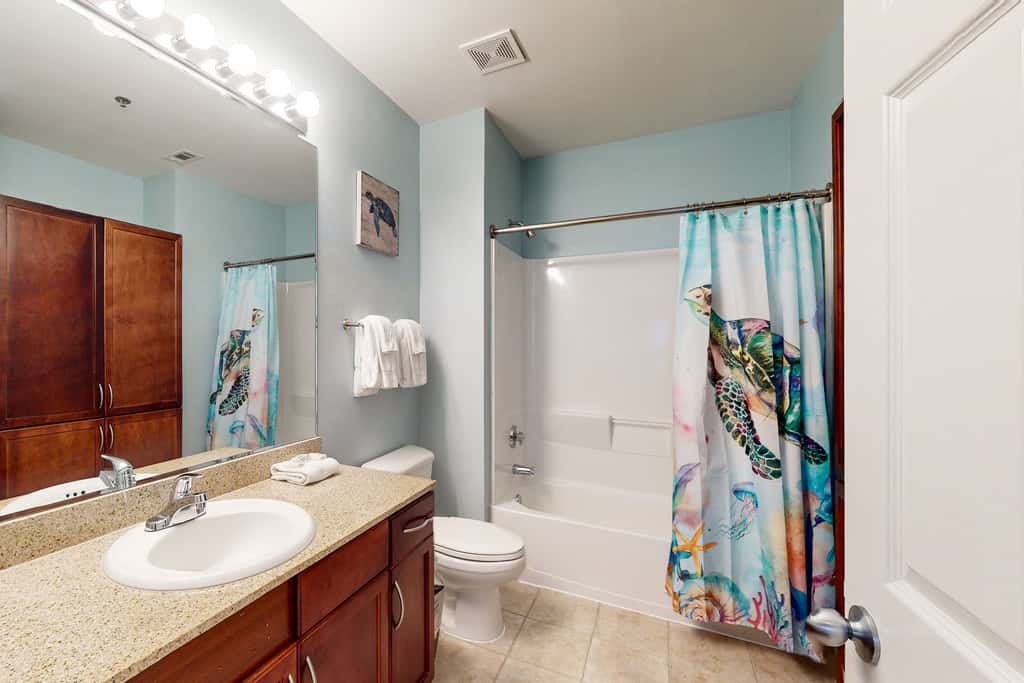 Laketown Wharf, Lake-View Balcony, 5 Pools, Hot Tub & Gym, Steps to Beach