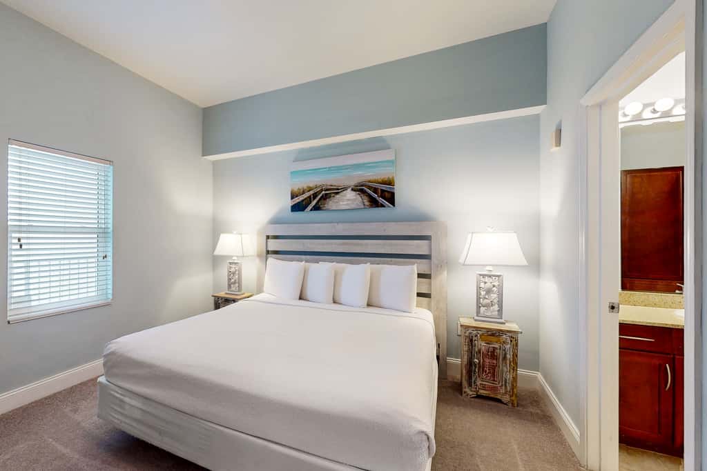 Laketown Wharf, Lake-View Balcony, 5 Pools, Hot Tub & Gym, Steps to Beach