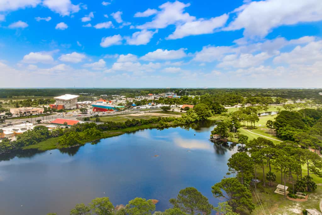 Laketown Wharf, Lake-View Balcony, 5 Pools, Hot Tub & Gym, Steps to Beach