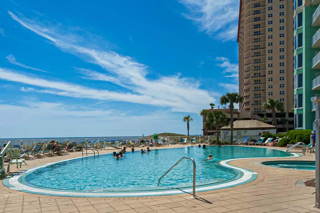 Beachfront Condo with gorgeous views, shared pool & beach access