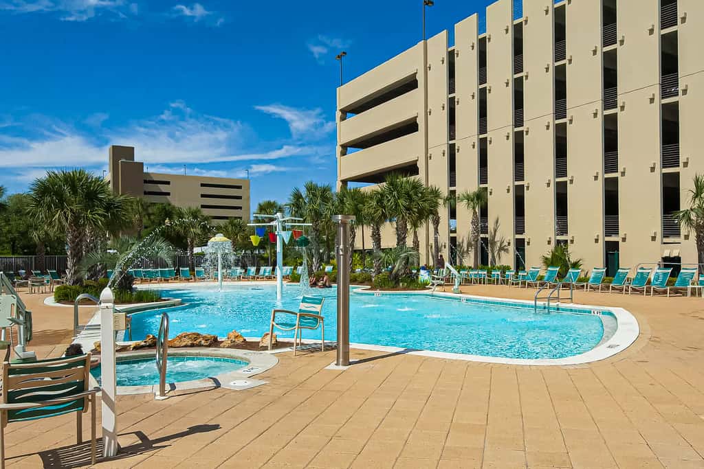 Beachfront Condo with gorgeous views, shared pool & beach access