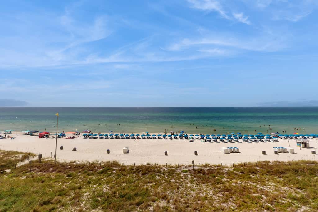 Beachfront Condo with gorgeous views, shared pool & beach access