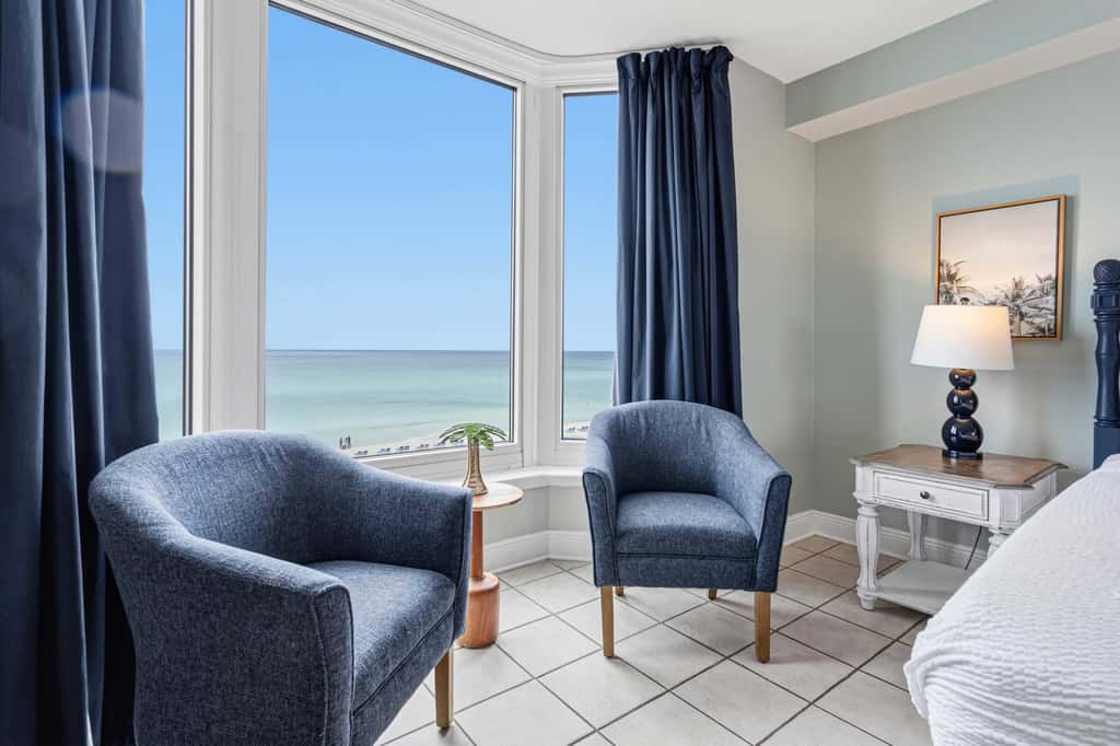 Beachfront Condo with gorgeous views, shared pool & beach access