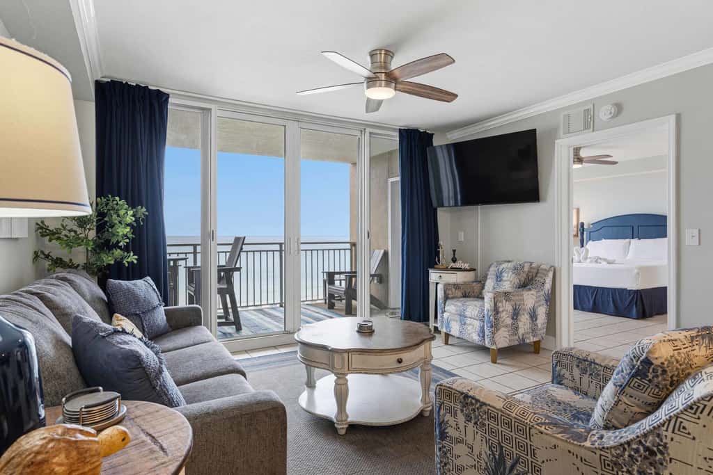 Beachfront Condo with gorgeous views, shared pool & beach access
