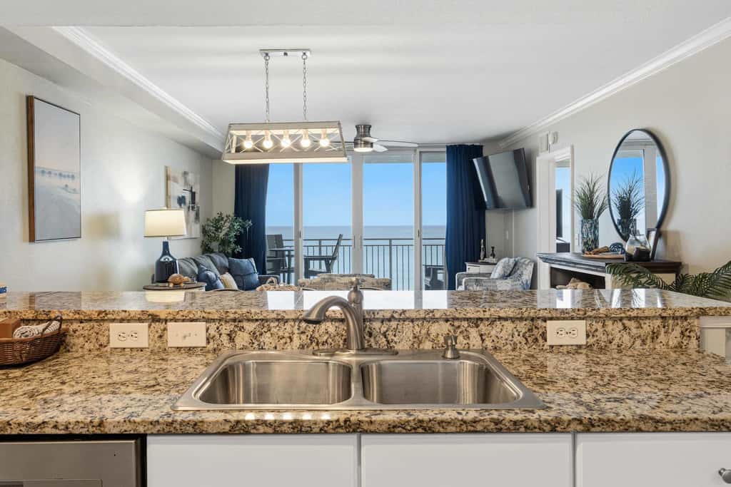Beachfront Condo with gorgeous views, shared pool & beach access