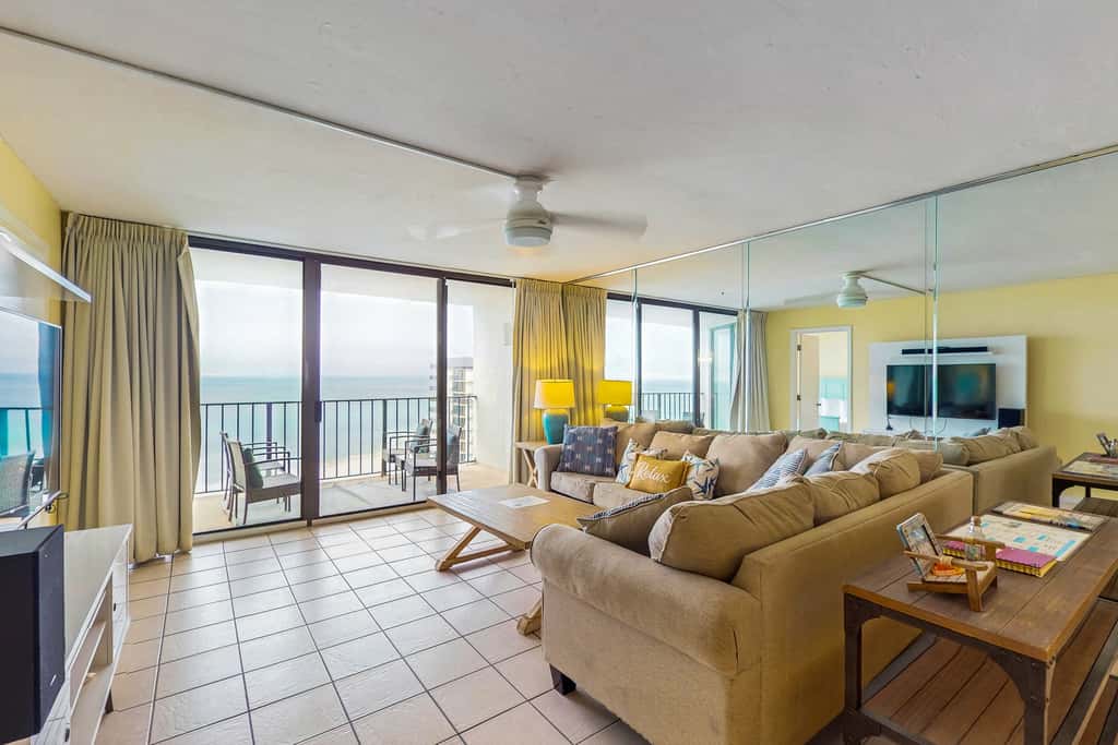 Terrific condo in beachfront location with pool, central AC & balcony