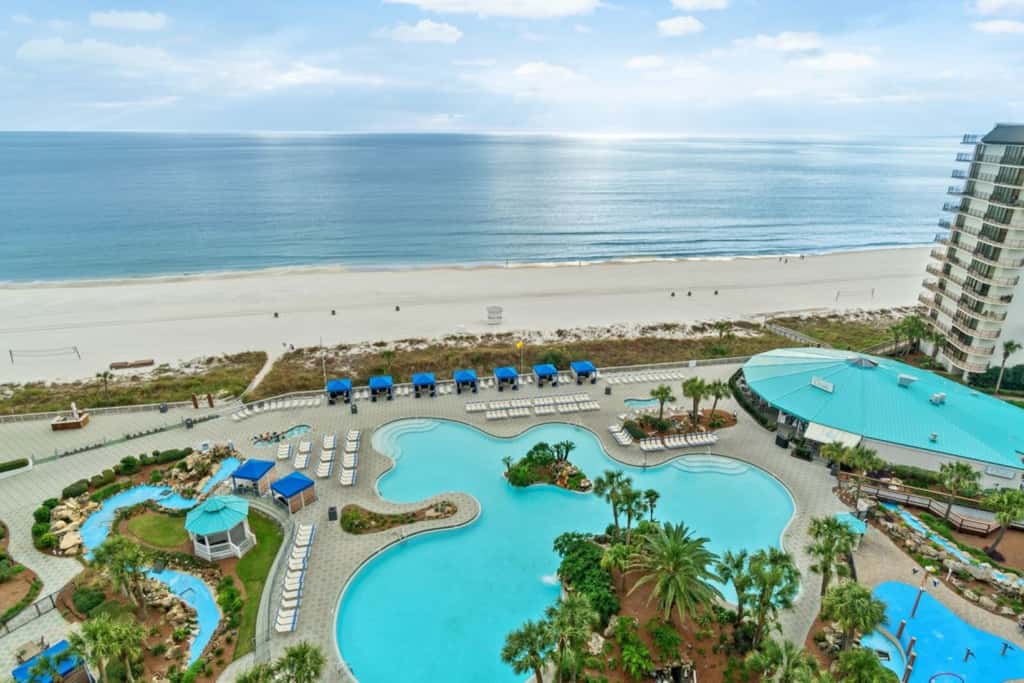 Terrific condo in beachfront location with pool, central AC & balcony