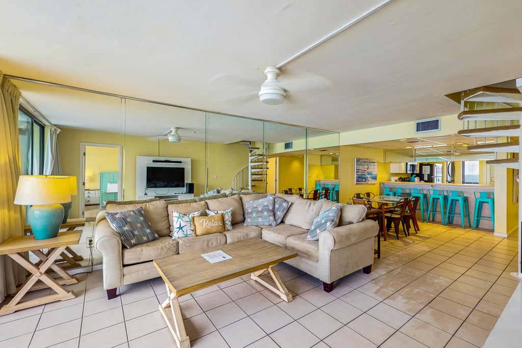 Terrific condo in beachfront location with pool, central AC & balcony