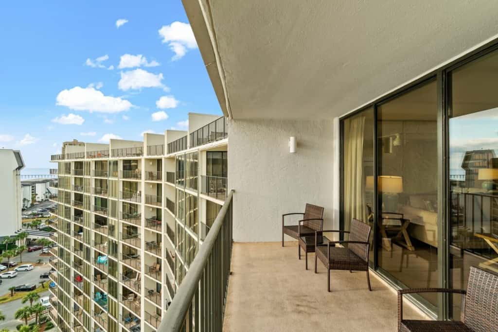 Terrific condo in beachfront location with pool, central AC & balcony