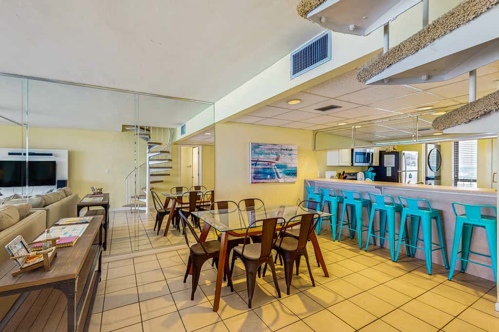 Terrific condo in beachfront location with pool, central AC & balcony