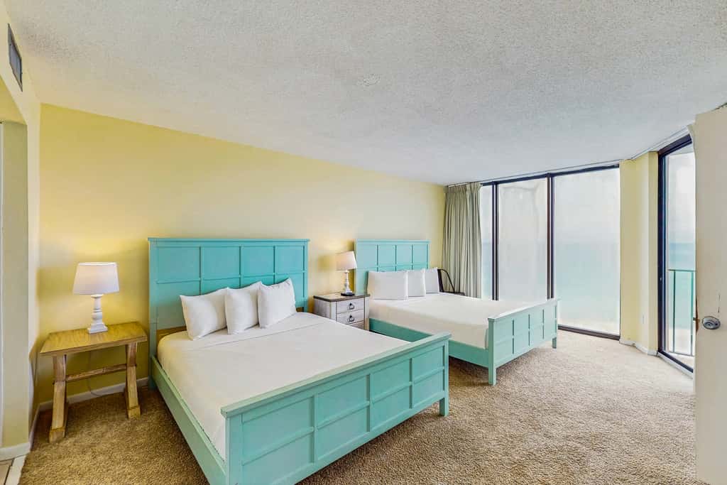 Terrific condo in beachfront location with pool, central AC & balcony