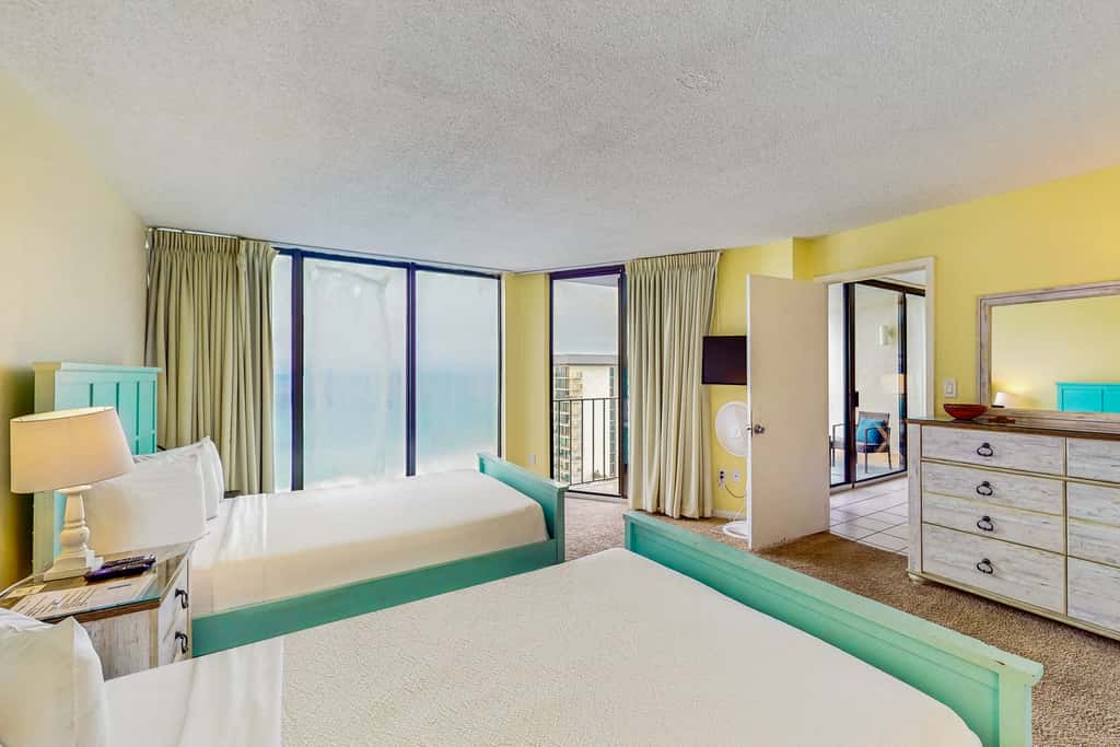 Terrific condo in beachfront location with pool, central AC & balcony