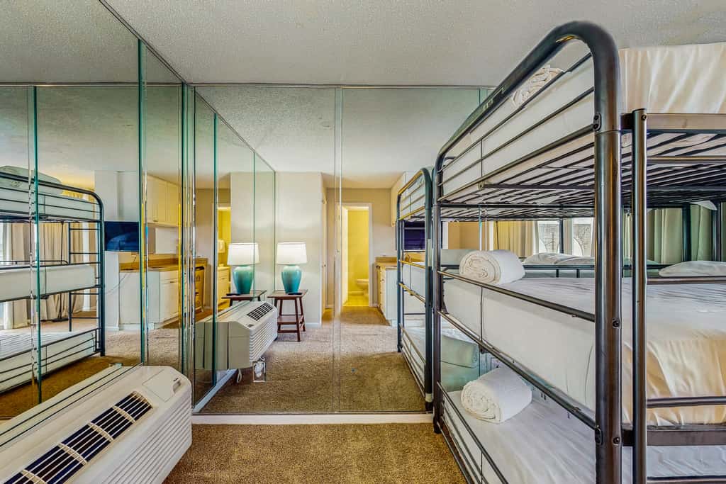Terrific condo in beachfront location with pool, central AC & balcony