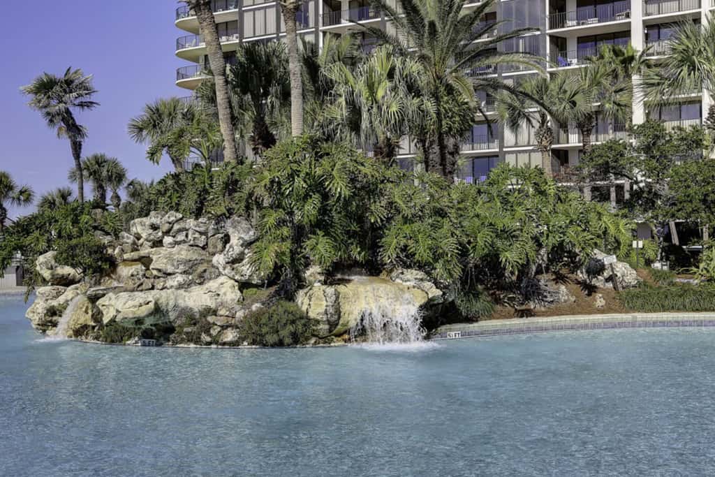 Terrific condo in beachfront location with pool, central AC & balcony