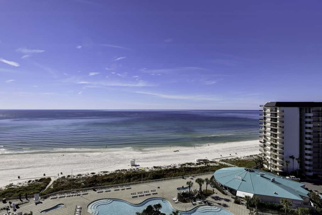 Terrific condo in beachfront location with pool, central AC & balcony