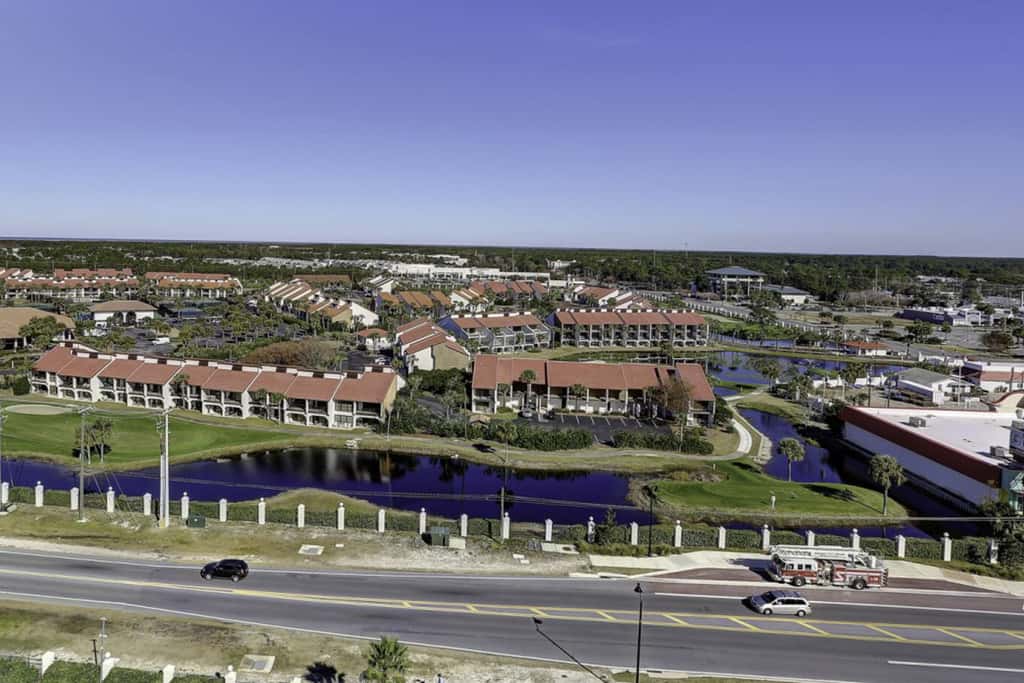 Terrific condo in beachfront location with pool, central AC & balcony