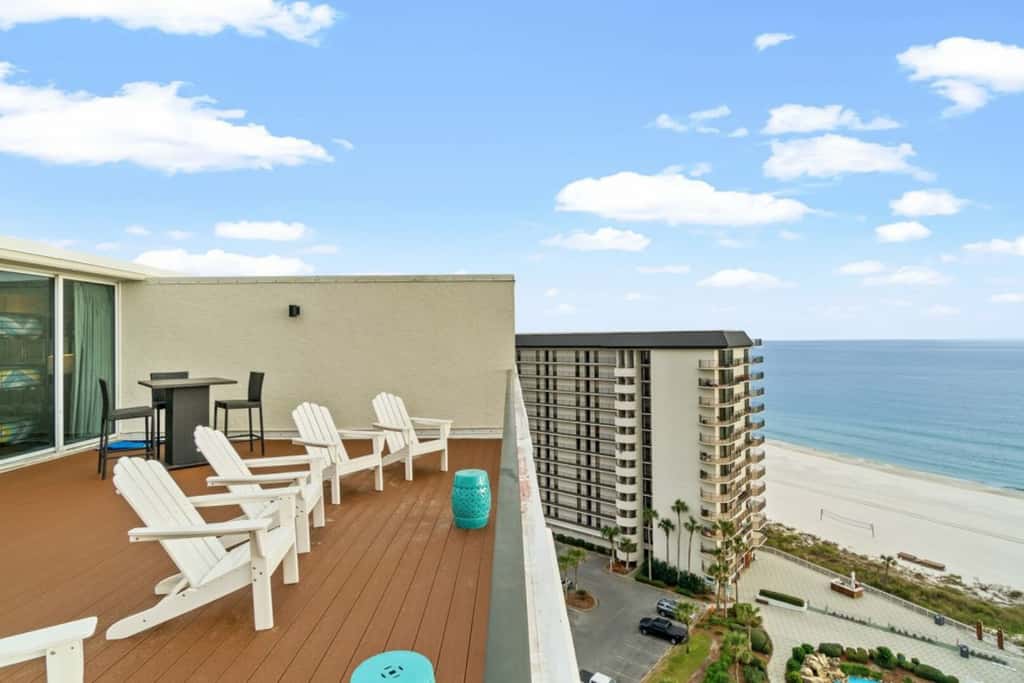 Terrific condo in beachfront location with pool, central AC & balcony