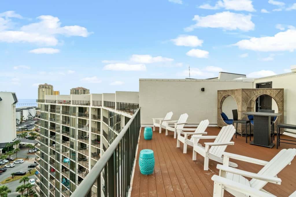 Terrific condo in beachfront location with pool, central AC & balcony