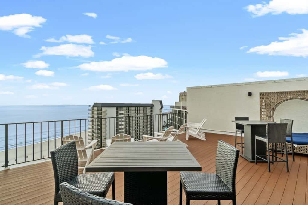 Terrific condo in beachfront location with pool, central AC & balcony