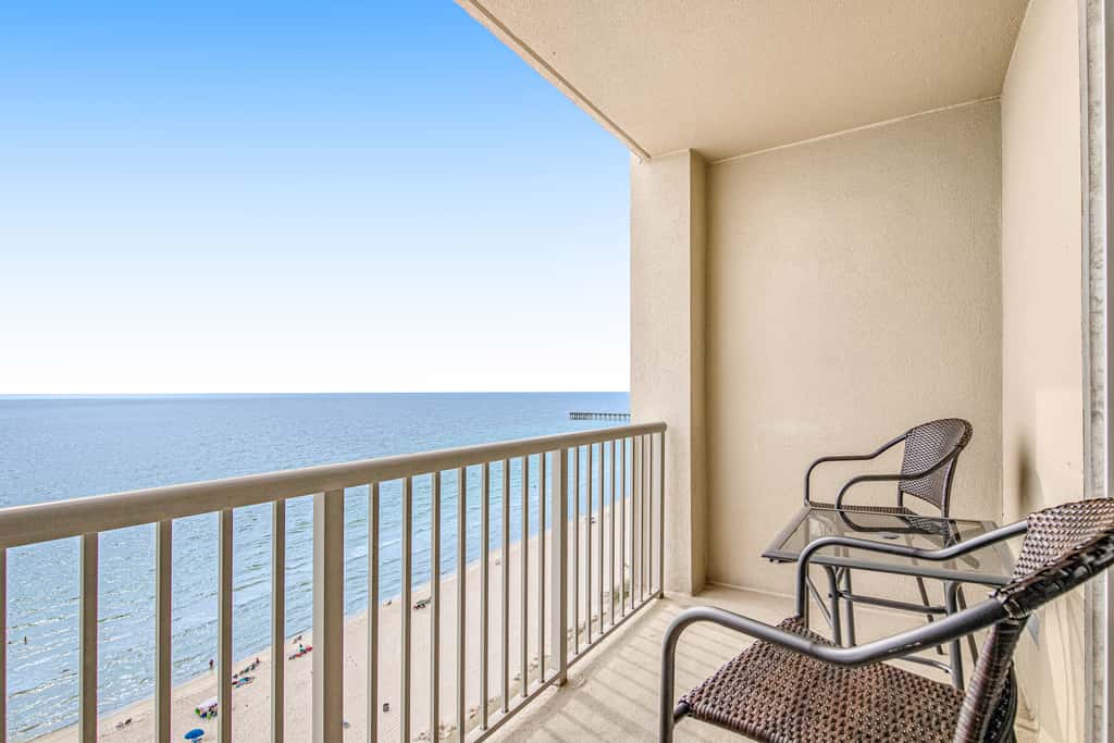 15th-floor Gulf-front condo with beach view, balcony, heated pool, hot tub & gym