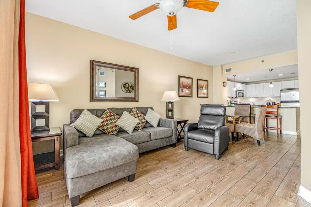 15th-floor Gulf-front condo with beach view, balcony, heated pool, hot tub & gym