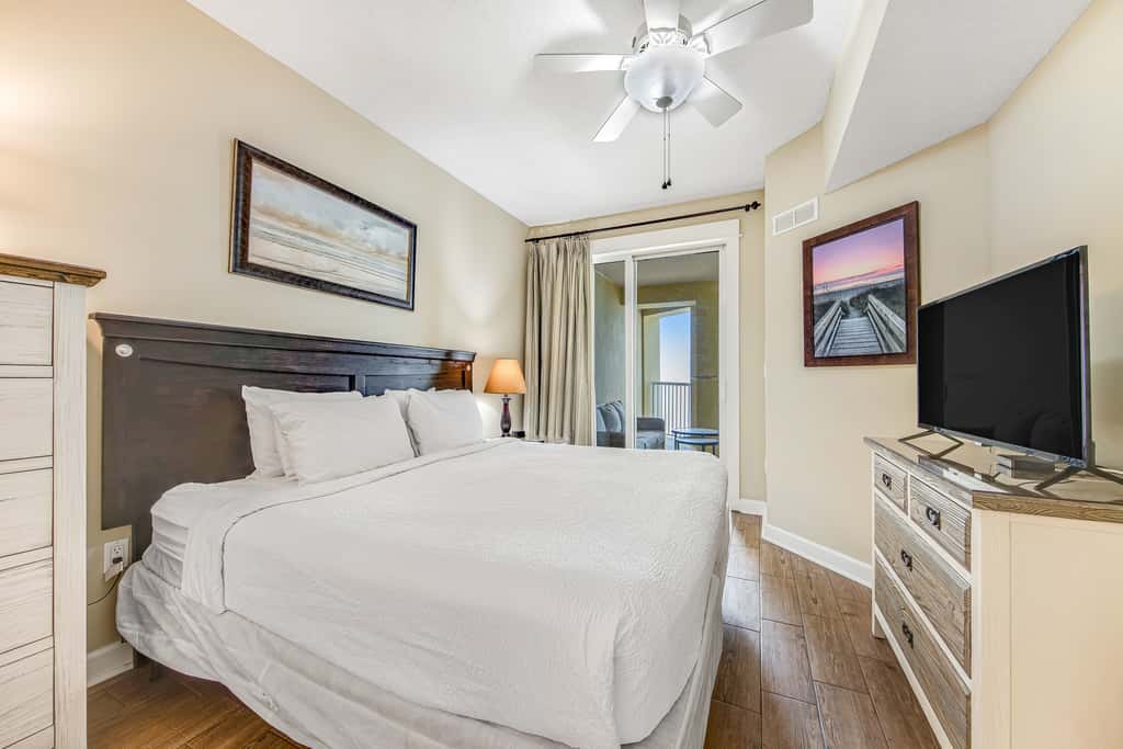 15th-floor Gulf-front condo with beach view, balcony, heated pool, hot tub & gym