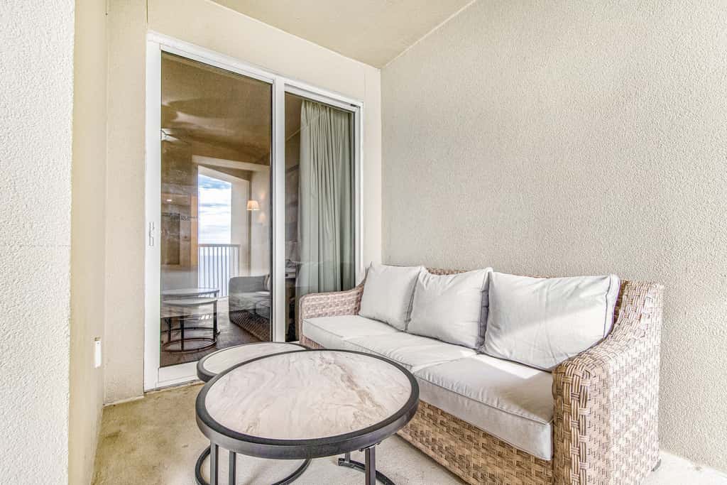 15th-floor Gulf-front condo with beach view, balcony, heated pool, hot tub & gym