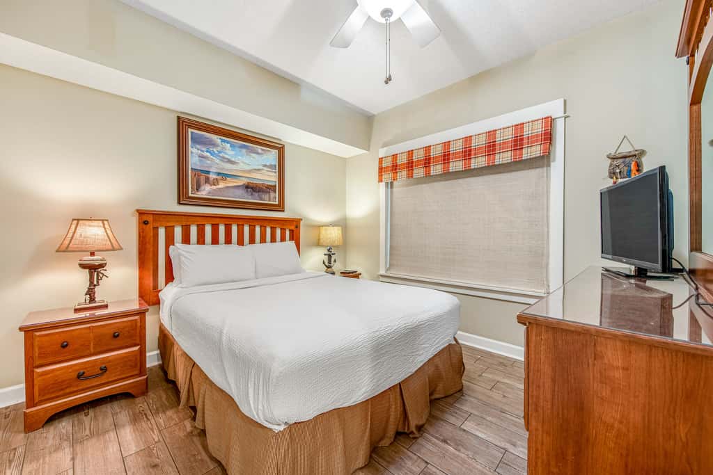 15th-floor Gulf-front condo with beach view, balcony, heated pool, hot tub & gym