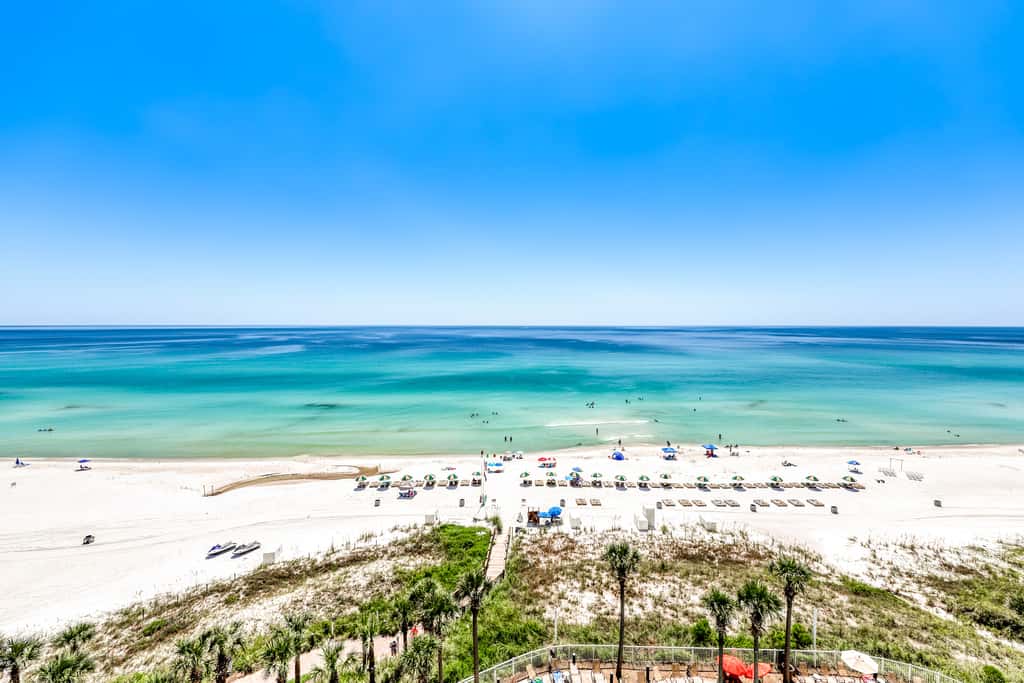 15th-floor Gulf-front condo with beach view, balcony, heated pool, hot tub & gym