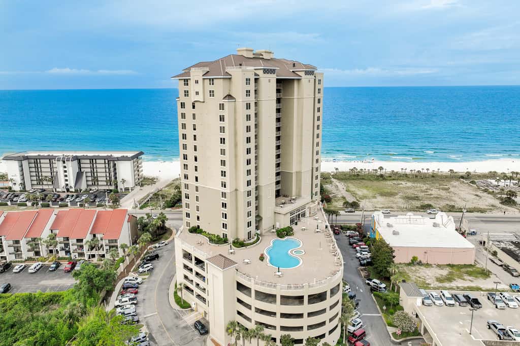 15th-floor Gulf-front condo with beach view, balcony, heated pool, hot tub & gym