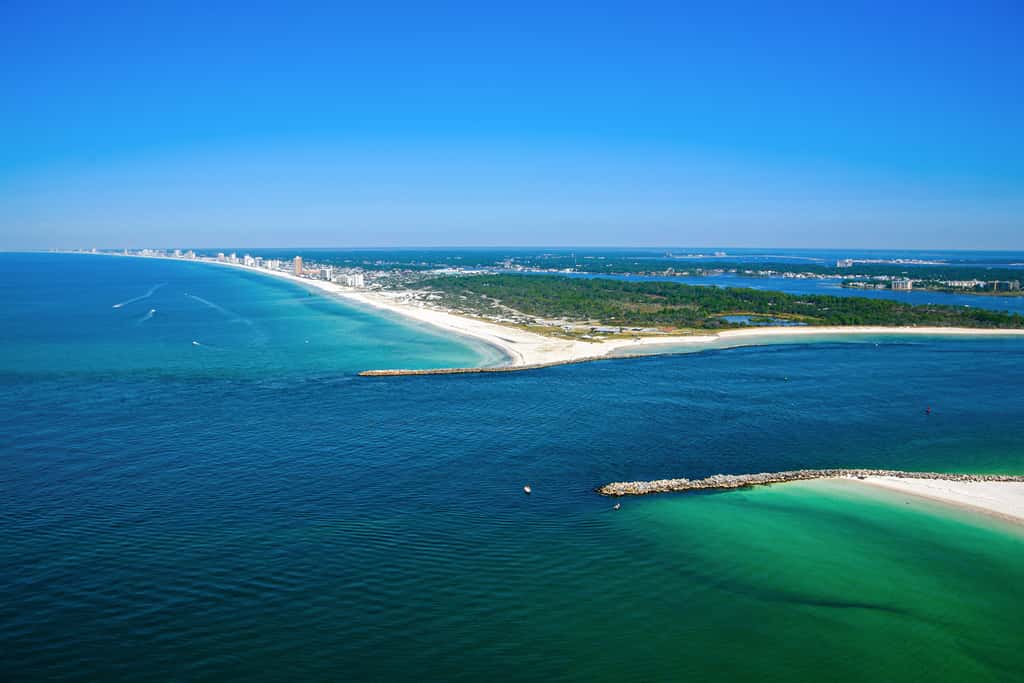 15th-floor Gulf-front condo with beach view, balcony, heated pool, hot tub & gym