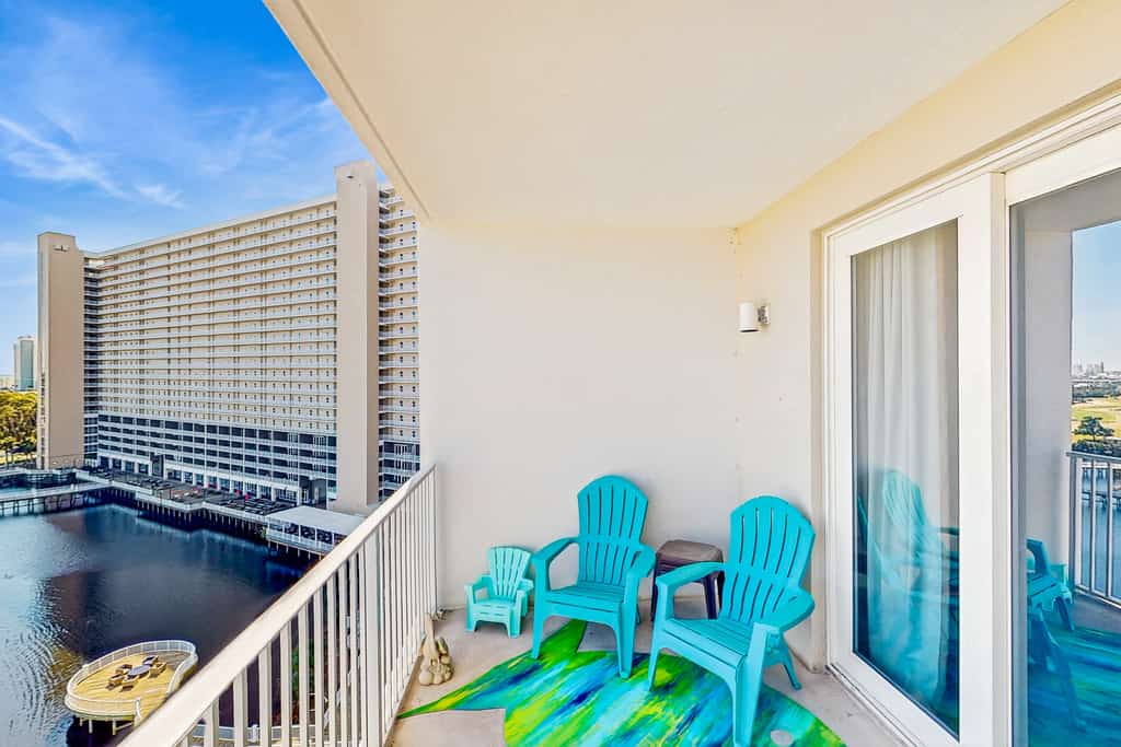 Laketown Wharf  937