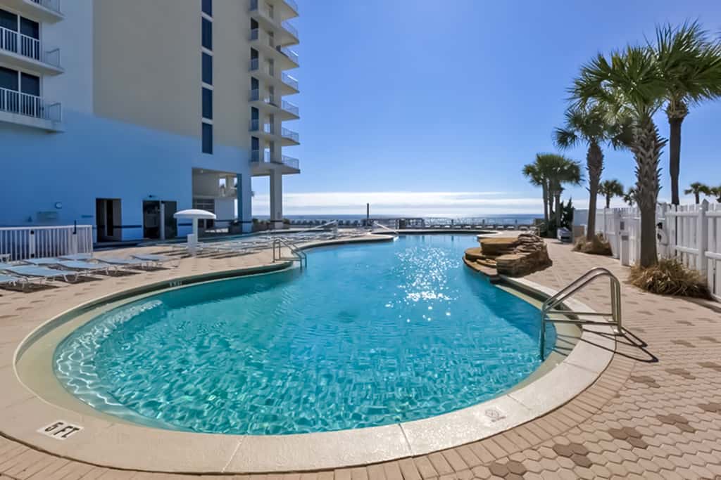 Beachfront condo on 10th floor with 4 shared pools, hot tub, tennis - great views