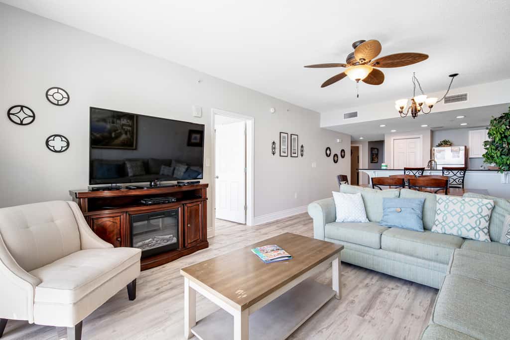 Beachfront condo on 10th floor with 4 shared pools, hot tub, tennis - great views