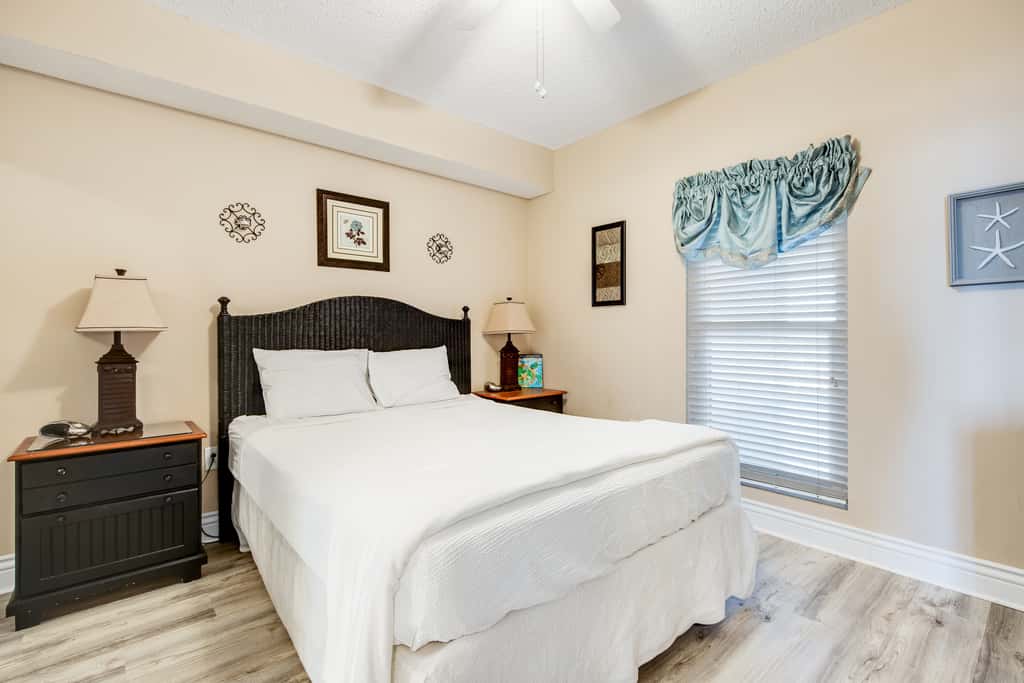 Beachfront condo on 10th floor with 4 shared pools, hot tub, tennis - great views