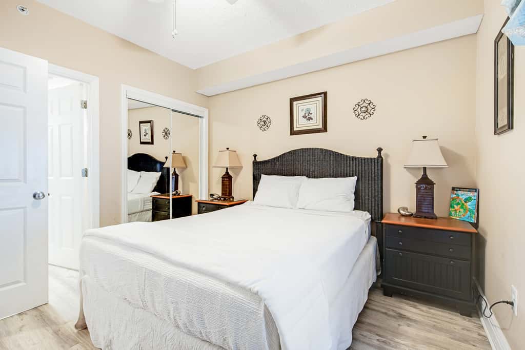 Beachfront condo on 10th floor with 4 shared pools, hot tub, tennis - great views